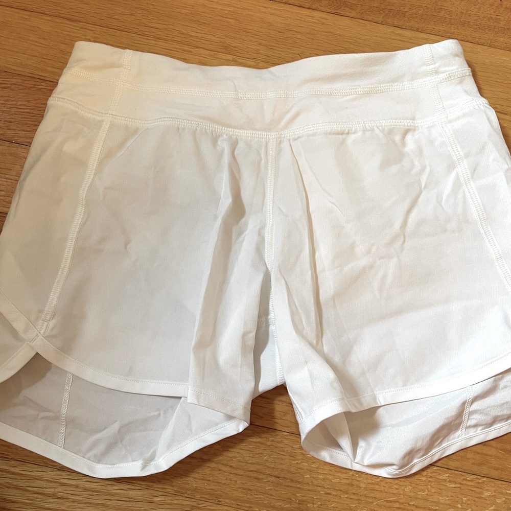 LULULEMON - IVIVVA WHITE SHORTS